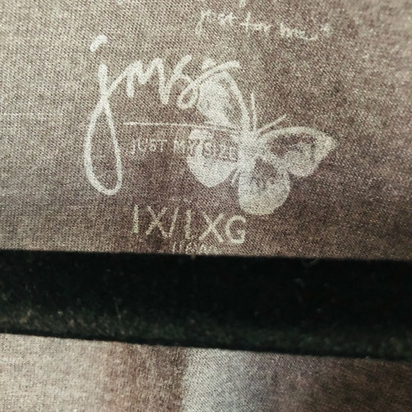 Flower Print T-shirt Gray 1X V Neck - Picture 3 of 3